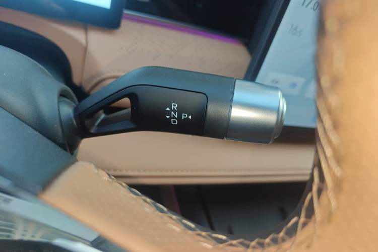 Used Geely Galaxy 8 2025 130km EM-i Prestige Edition Gear Lever