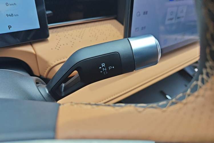 Used Geely Galaxy 8 2025 130km EM-P Starship Edition Gear Lever