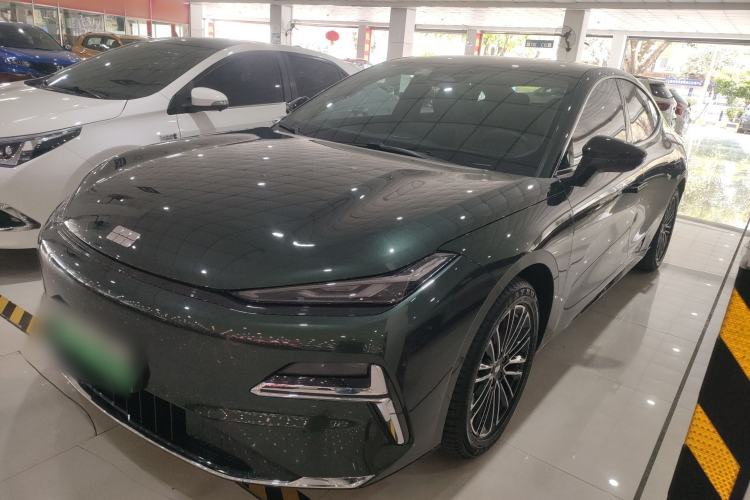 Geely Galaxy 8 2025 130km EM-i Deluxe Edition