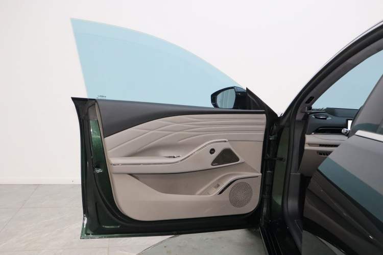 Used Geely Galaxy 8 2025 130km EM-P Starship Edition Interior 1