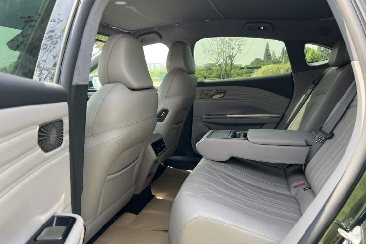 Used Geely Galaxy 8 2025 130km EM-P Starship Edition Interior 1