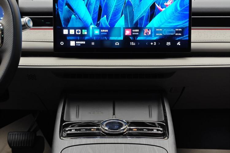 Used Geely Galaxy 8 2025 130km EM-P Starship Edition Interior 10
