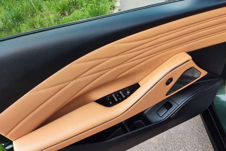 Used Geely Galaxy 8 2025 130km EM-P Starship Edition Interior 11