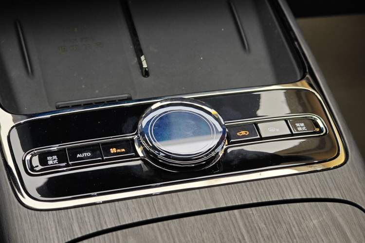 Used Geely Galaxy 8 2025 130km EM-P Starship Edition Interior 11