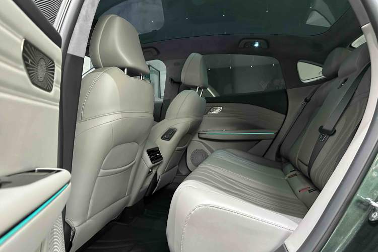 Used Geely Galaxy 8 2025 130km EM-i Flagship Edition Interior 11