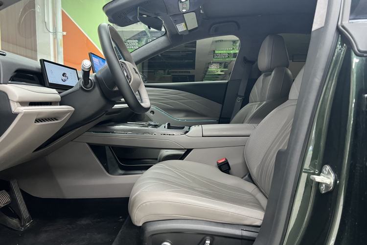 Used Geely Galaxy 8 2025 130km EM-P Starship Edition Interior 2