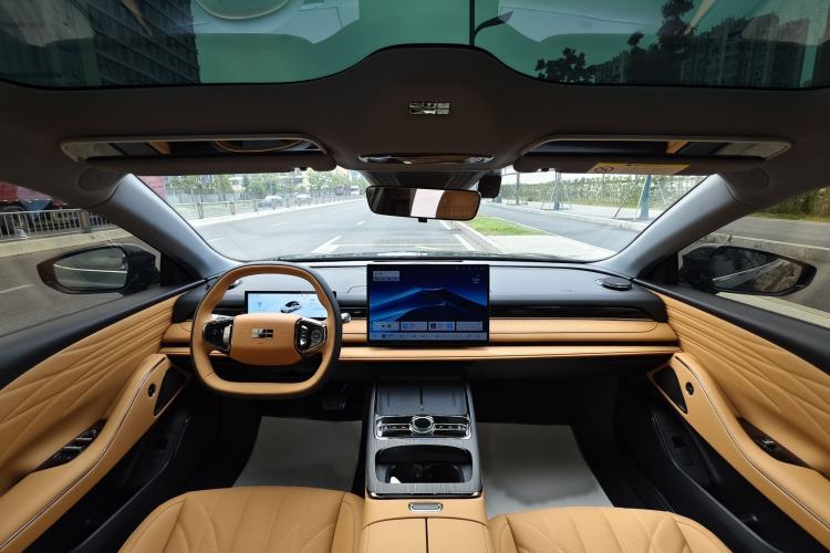Used Geely Galaxy 8 2025 130km EM-i Deluxe Edition Interior 3