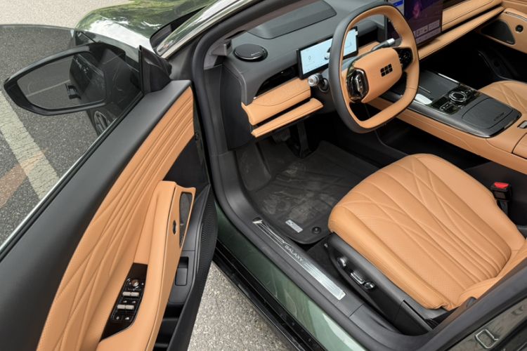 Used Geely Galaxy 8 2025 130km EM-P Starship Edition Interior 4