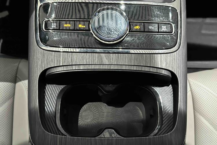 Used Geely Galaxy 8 2025 130km EM-i Flagship Edition Interior 4