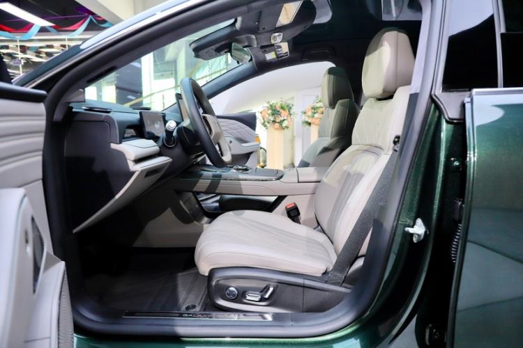 Used Geely Galaxy 8 2025 130km EM-P Starship Edition Interior 4