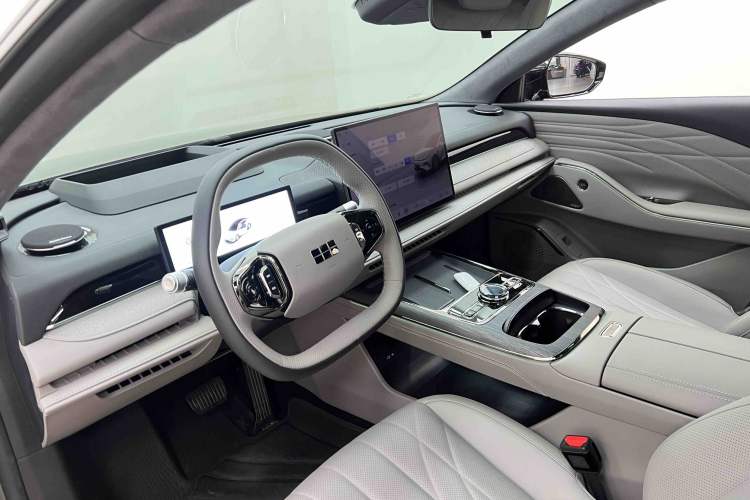 Used Geely Galaxy 8 2025 130km EM-i Flagship Edition Interior 4