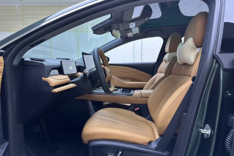 Used Geely Galaxy 8 2025 130km EM-i Deluxe Edition Interior 5