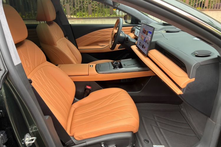 Used Geely Galaxy 8 2025 130km EM-i Flagship Edition Interior 6