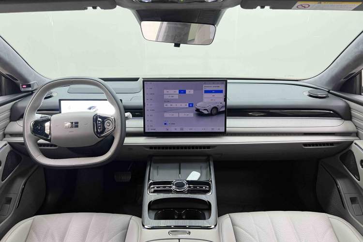 Used Geely Galaxy 8 2025 130km EM-i Flagship Edition Interior 6