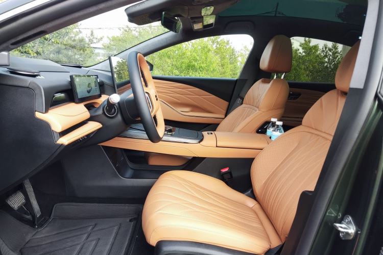 Used Geely Galaxy 8 2025 130km EM-P Starship Edition Interior 8