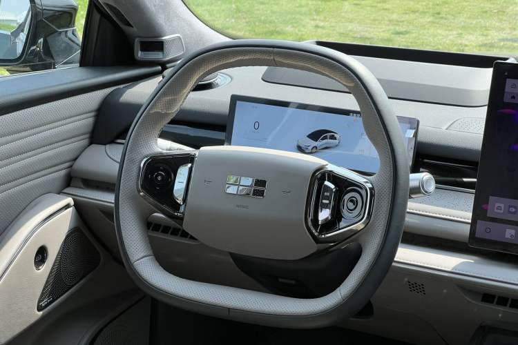 Used Geely Galaxy 8 2025 130km EM-P Starship Edition Interior 8