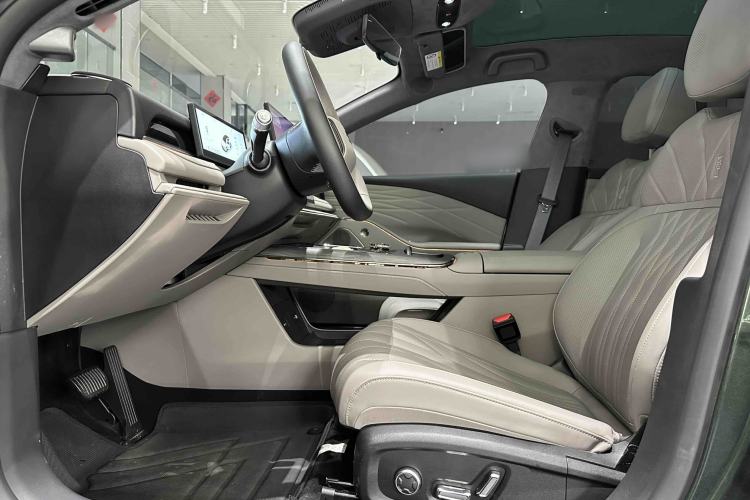 Used Geely Galaxy 8 2025 130km EM-i Flagship Edition Interior 8