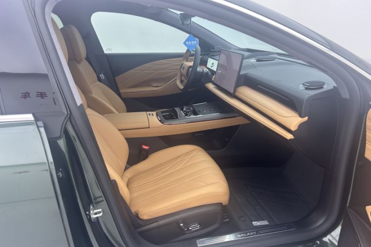 Used Geely Galaxy 8 2025 130km EM-P Starship Edition Interior 8