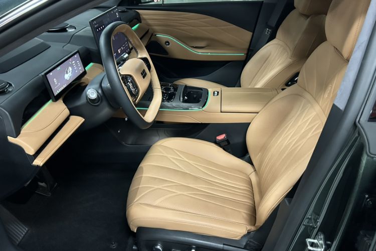 Used Geely Galaxy 8 2025 130km EM-P Starship Edition Interior 9