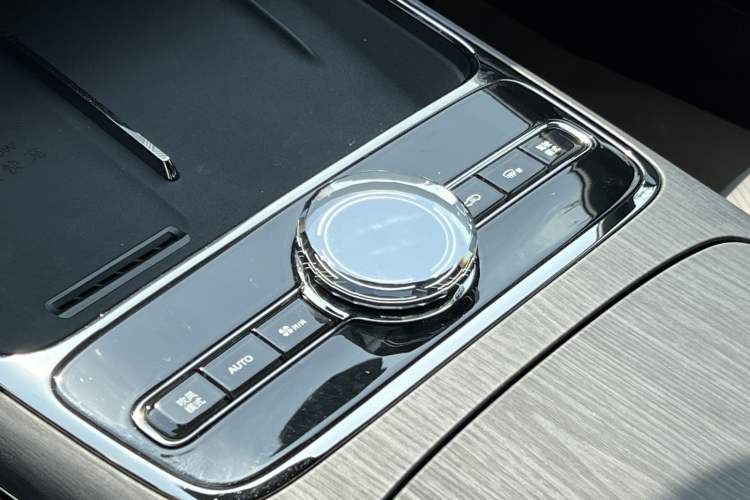 Used Geely Galaxy 8 2025 130km EM-P Starship Edition Interior 9