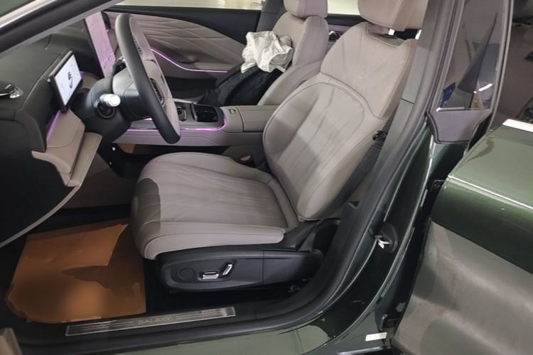 Used Geely Galaxy 8 2025 130km EM-i Prestige Edition Left Front Seat