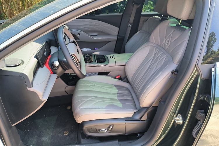 Used Geely Galaxy 8 2025 130km EM-i Prestige Edition Left Front Seat