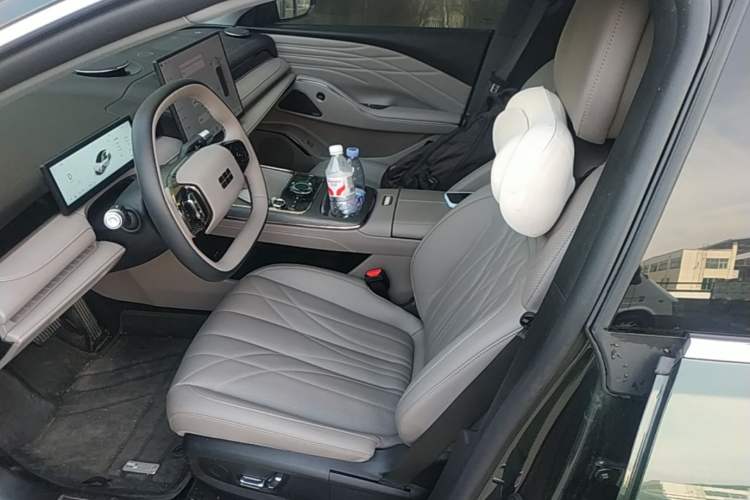 Used Geely Galaxy 8 2025 130km EM-i Prestige Edition Left Front Seat