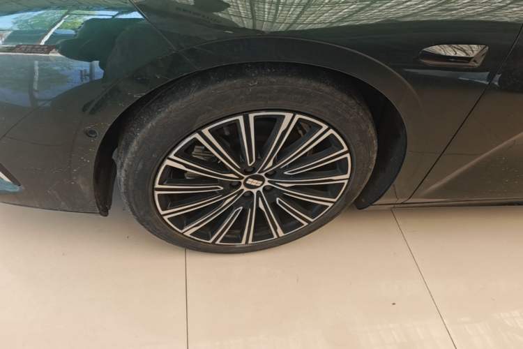 Used Geely Galaxy 8 2025 130km EM-P Starship Edition Left Front Wheel Hub