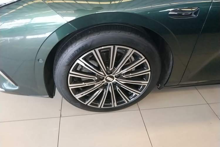 Used Geely Galaxy 8 2025 130km EM-P Starship Edition Left Front Wheel Hub