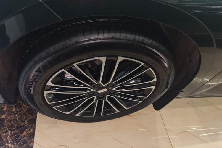Used Geely Galaxy 8 2025 130km EM-i Deluxe Edition Left Front Wheel Hub