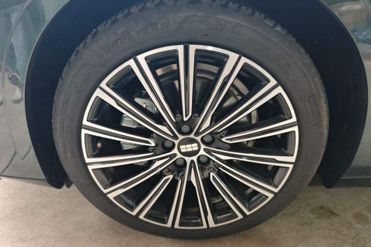Used Geely Galaxy 8 2025 130km EM-P Starship Edition Left Front Wheel Hub