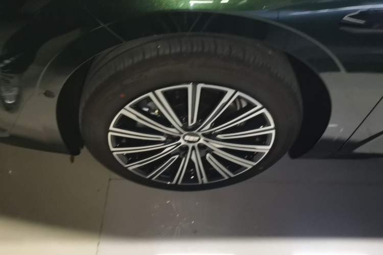 Used Geely Galaxy 8 2025 130km EM-i Flagship Edition Left Front Wheel Hub