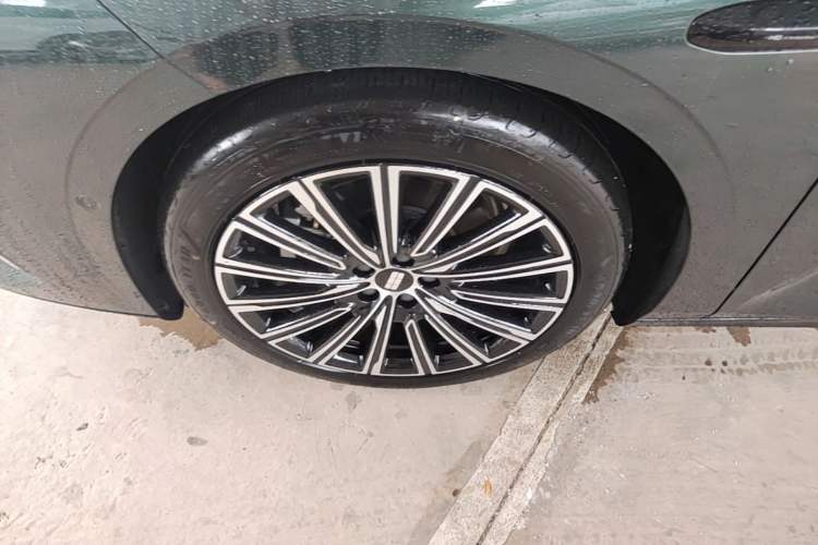 Used Geely Galaxy 8 2025 130km EM-P Starship Edition Left Front Wheel Hub