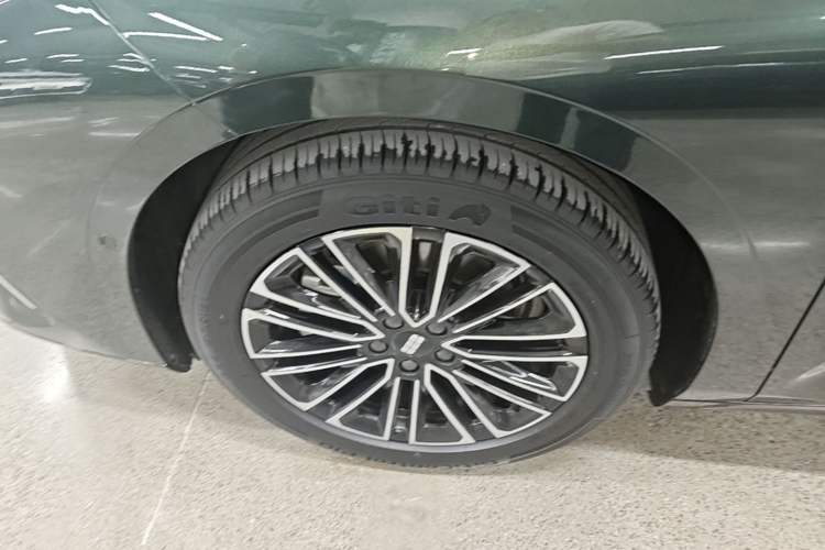 Used Geely Galaxy 8 2025 130km EM-i Deluxe Edition Left Front Wheel Hub