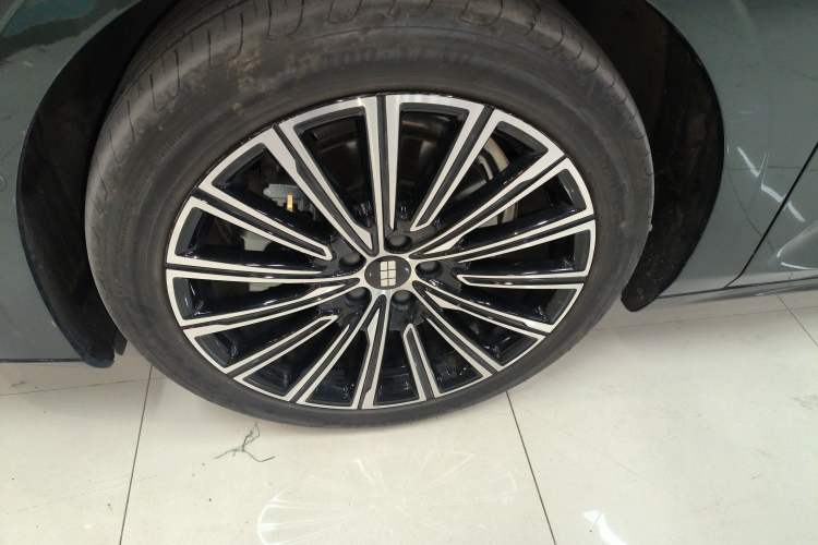 Used Geely Galaxy 8 2025 130km EM-P Starship Edition Left Front Wheel Hub