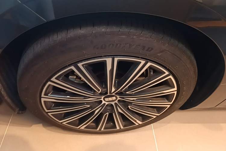 Used Geely Galaxy 8 2025 130km EM-P Starship Edition Left Front Wheel Hub