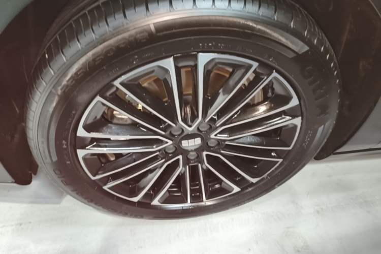 Used Geely Galaxy 8 2025 130km EM-i Deluxe Edition Left Front Wheel Hub