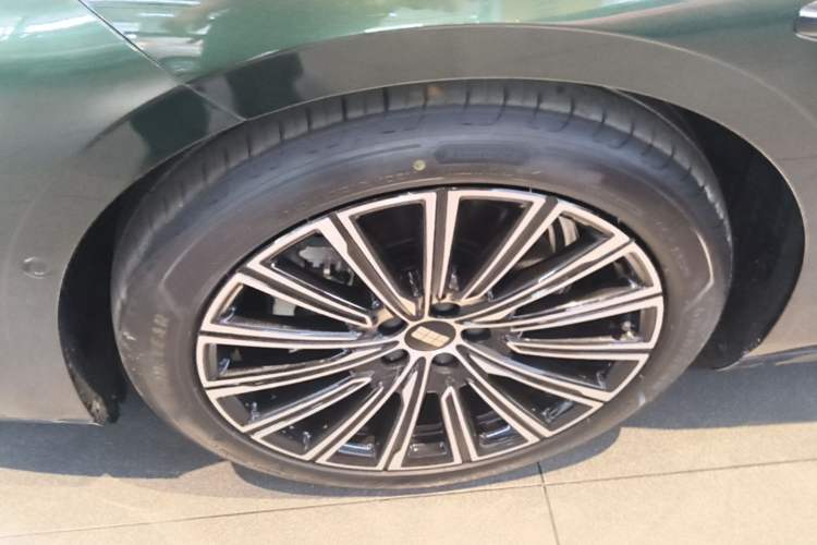 Used Geely Galaxy 8 2025 130km EM-P Starship Edition Left Front Wheel Hub