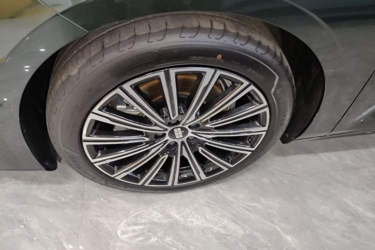 Used Geely Galaxy 8 2025 130km EM-P Starship Edition Left Front Wheel Hub