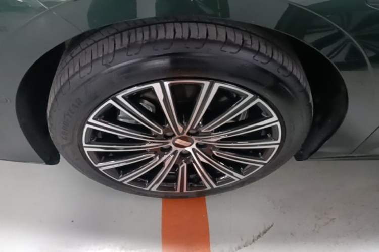 Used Geely Galaxy 8 2025 130km EM-P Starship Edition Left Front Wheel Hub