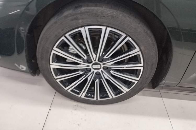 Used Geely Galaxy 8 2025 130km EM-P Starship Edition Left Front Wheel Hub