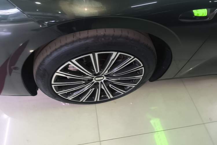 Used Geely Galaxy 8 2025 130km EM-P Starship Edition Left Front Wheel Hub