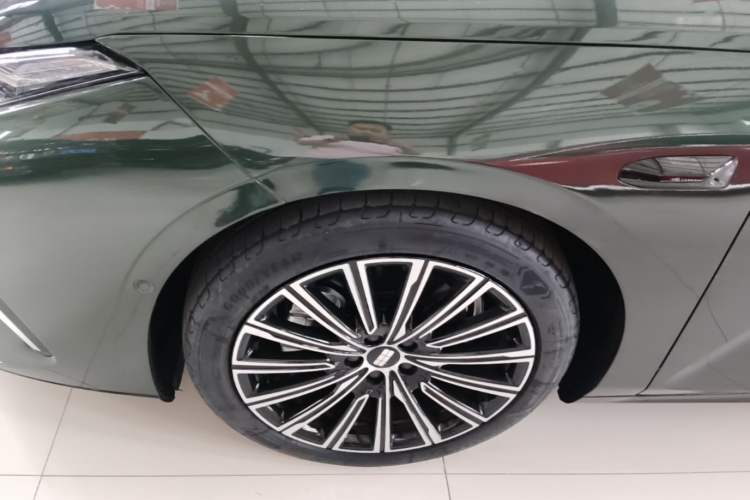 Used Geely Galaxy 8 2025 130km EM-P Starship Edition Left Front Wheel Hub
