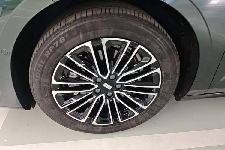 Used Geely Galaxy 8 2025 130km EM-i Prestige Edition Left Front Wheel Hub