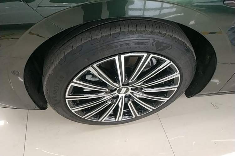 Used Geely Galaxy 8 2025 130km EM-P Starship Edition Left Front Wheel Hub