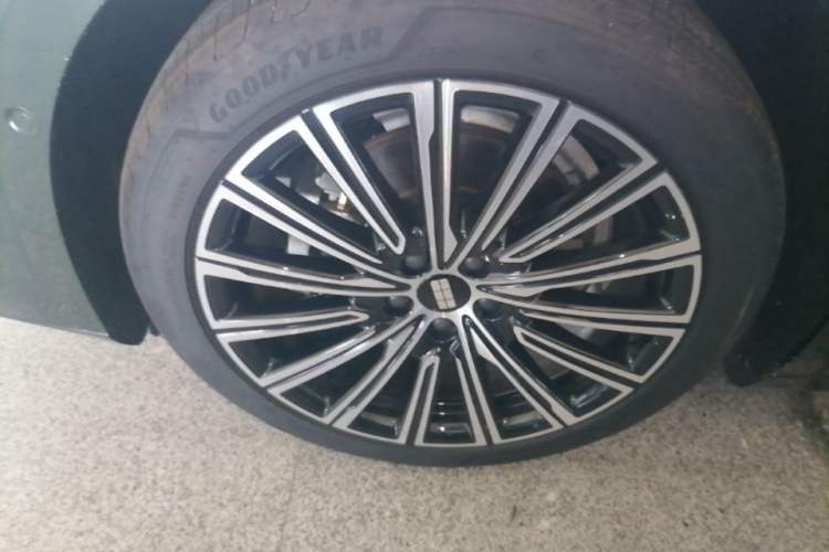 Used Geely Galaxy 8 2025 130km EM-P Starship Edition Left Front Wheel Hub