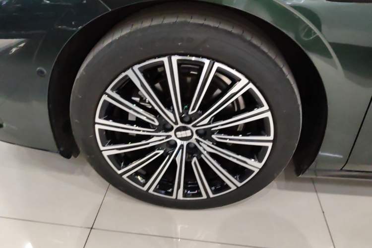 Used Geely Galaxy 8 2025 130km EM-P Starship Edition Left Front Wheel Hub