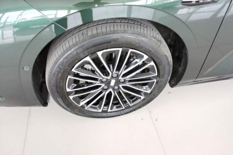 Used Geely Galaxy 8 2025 130km EM-i Prestige Edition Left Front Wheel Hub
