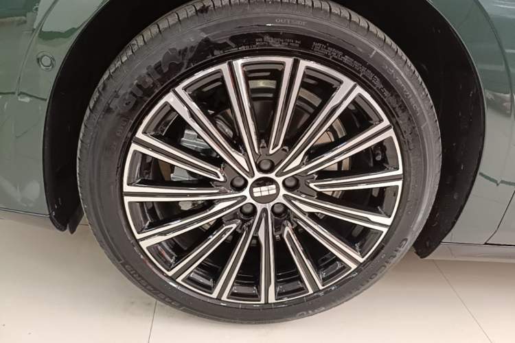 Used Geely Galaxy 8 2025 130km EM-i Flagship Edition Left Front Wheel Hub
