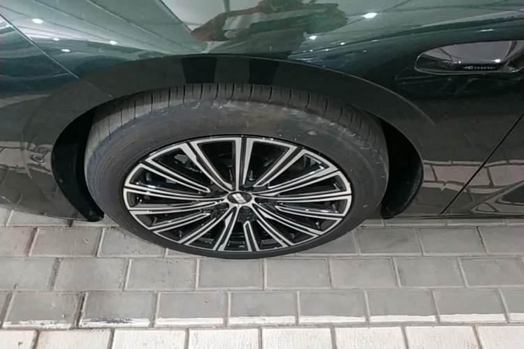 Used Geely Galaxy 8 2025 130km EM-P Starship Edition Left Front Wheel Hub